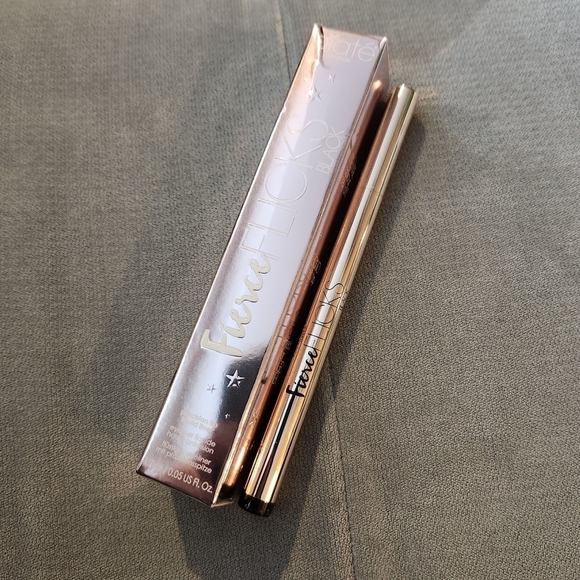 Ciate London Fierce Flicks Liquid Eyeliner Black - Picture 3 of 5